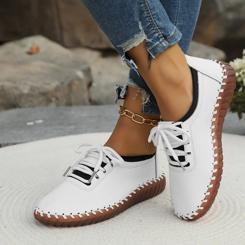 Woman's Riley Sneakers