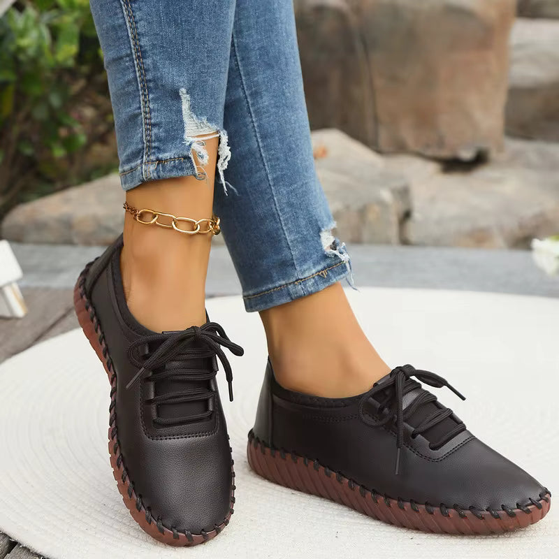 Woman's Riley Sneakers