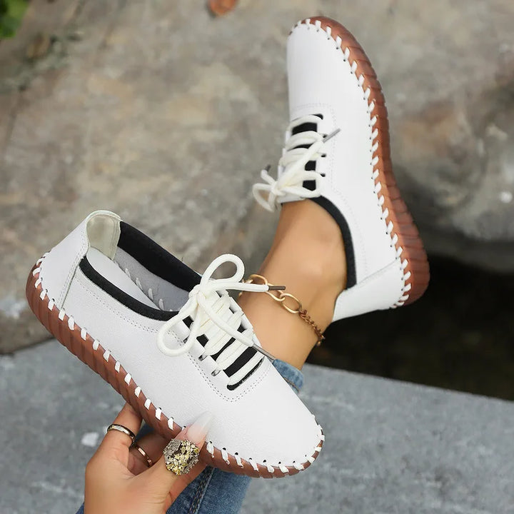 Woman's Riley Sneakers